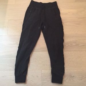 BLACK LULULEMON JOGGERS
